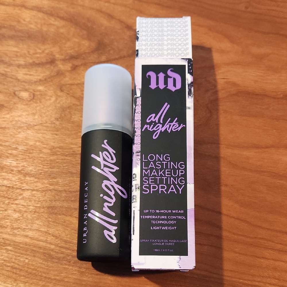 Urban Decay All Nighter Setting Spray - Black and Purple